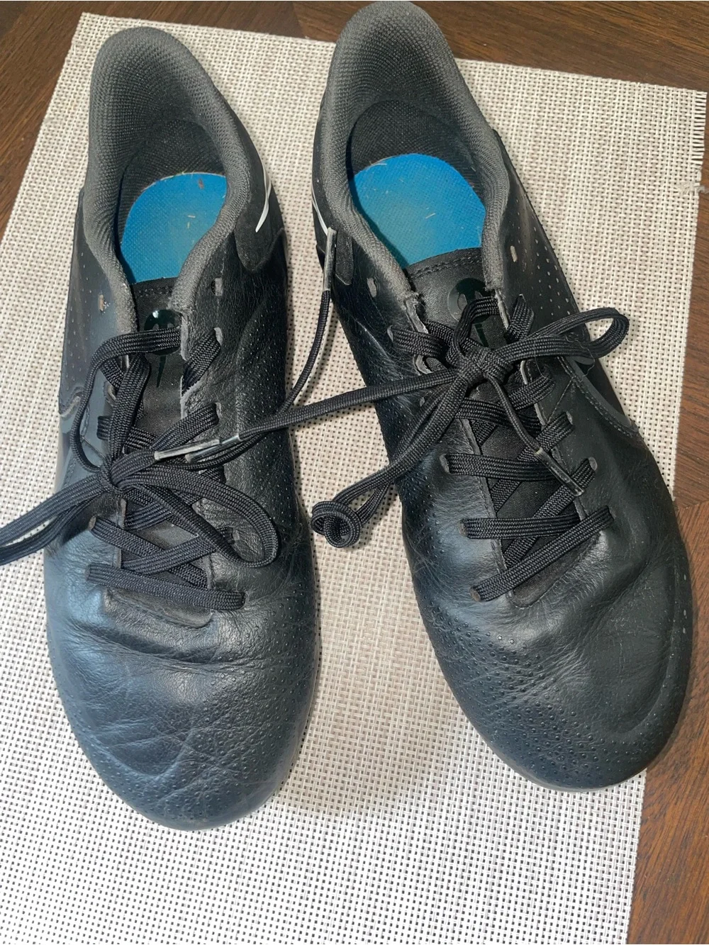 Nike Tiempo Youth Soccer Cleats Size 6 Black